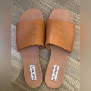 Steve Madden Kailey tan slides in size 7.5